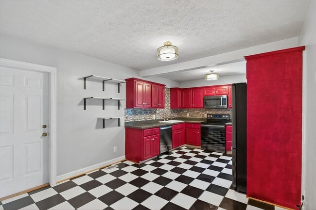 Building Photo - 4 Bedroom Rental