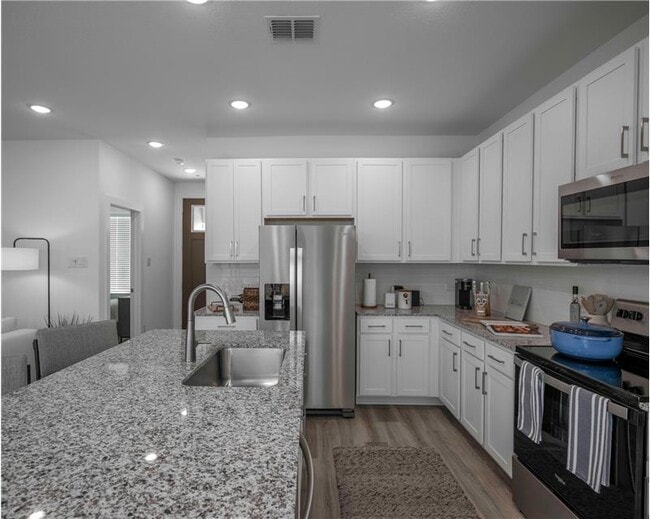 Building Photo - 1611 Cottage Dr