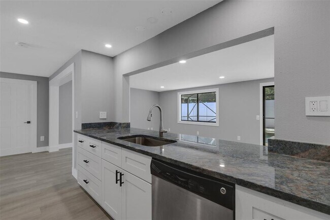 Building Photo - 4645 Hunter Ridge Dr