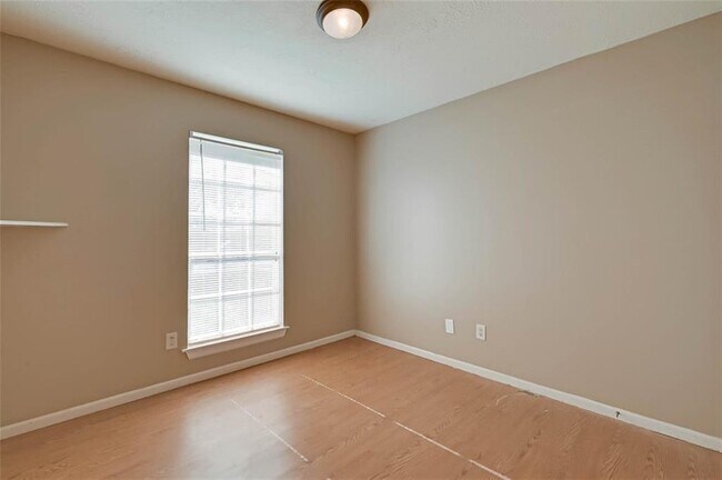 Building Photo - 2411 Country Pl Dr