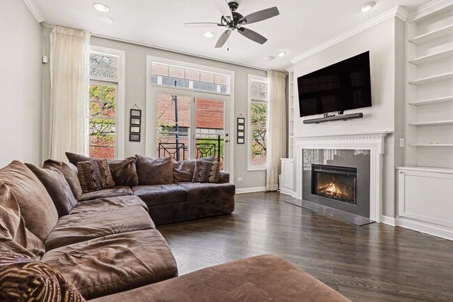 Building Photo - 331 E Cullerton St