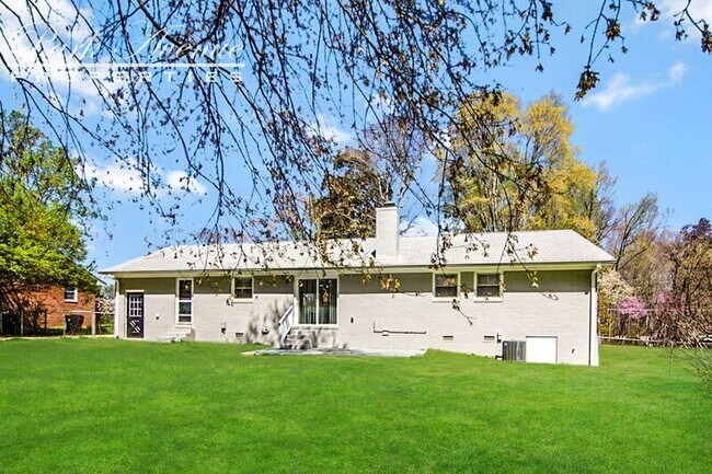Building Photo - 232 Sandlewood Dr