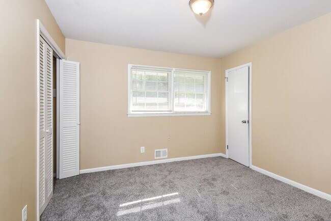 Building Photo - 4910 Springdale Rd