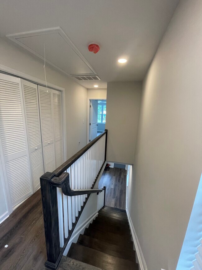 Building Photo - 416 ShadyNook St