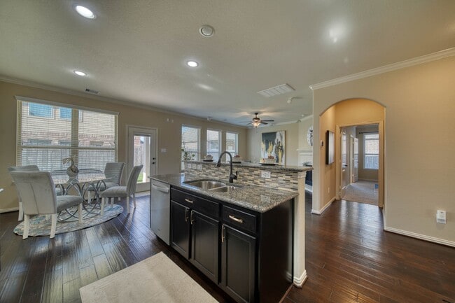 Building Photo - 6303 Wood Creek Ln