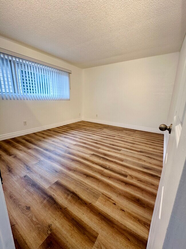 Building Photo - 7321 Milton Ave