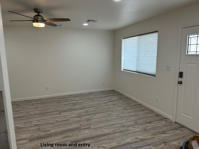 Building Photo - SOMB3171