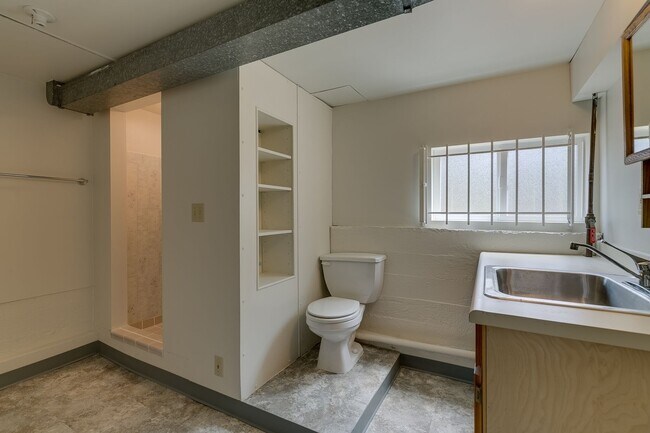 Building Photo - Water View Kirkland home West of Market street!