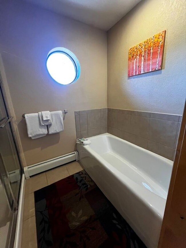 Building Photo - Long Term Rental- Lagoon Townhomes 720D
