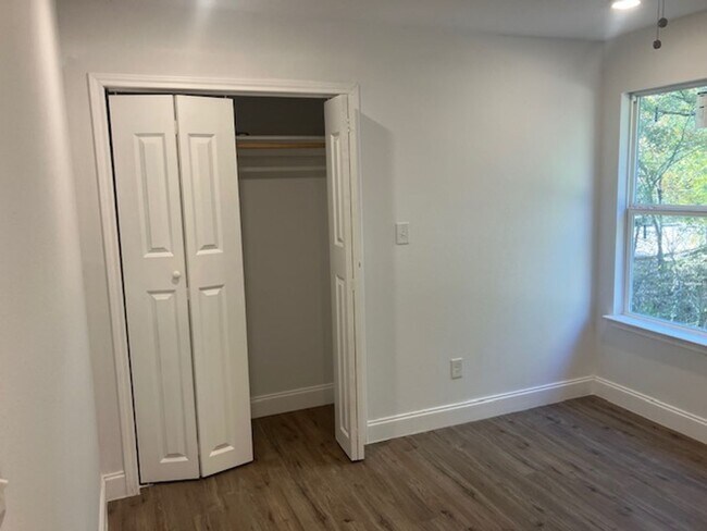 Building Photo - 119 Chisholm Trail