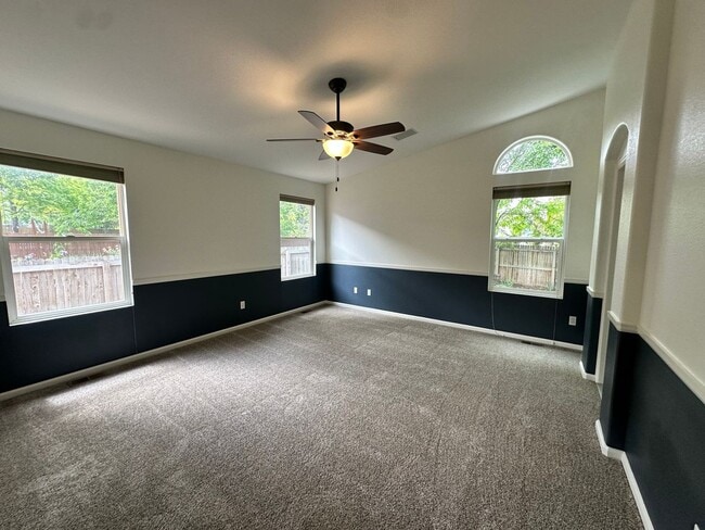 Building Photo - 3 Bedroom 3 Bath - Arapahoe Ridge Erie!