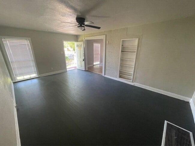 Building Photo - 3116 Alamo Ave