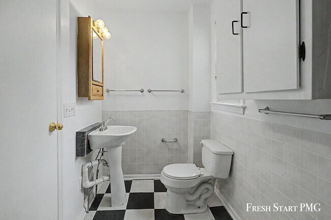 Building Photo - 1521 N Park St