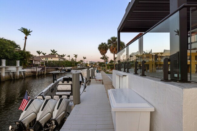 Building Photo - 839 NE Bay Isle Dr