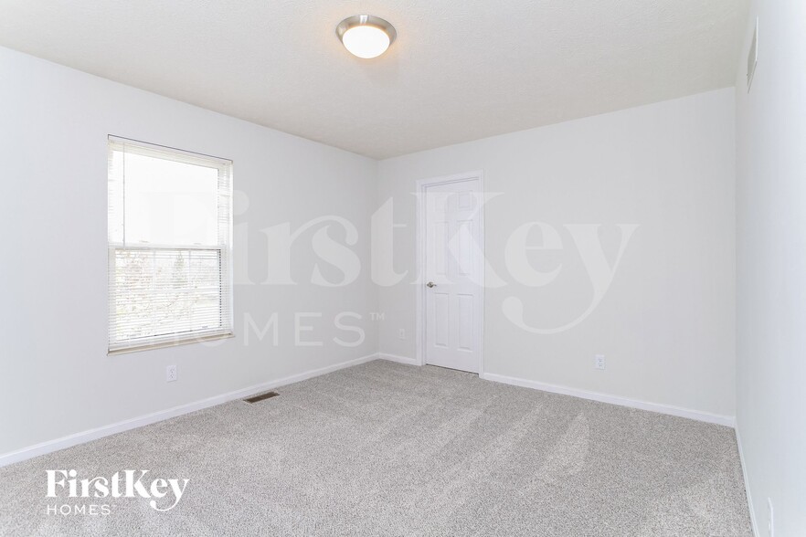 Building Photo - 3359 Woodside Dr
