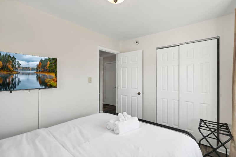 Building Photo - 3333 Dresden St