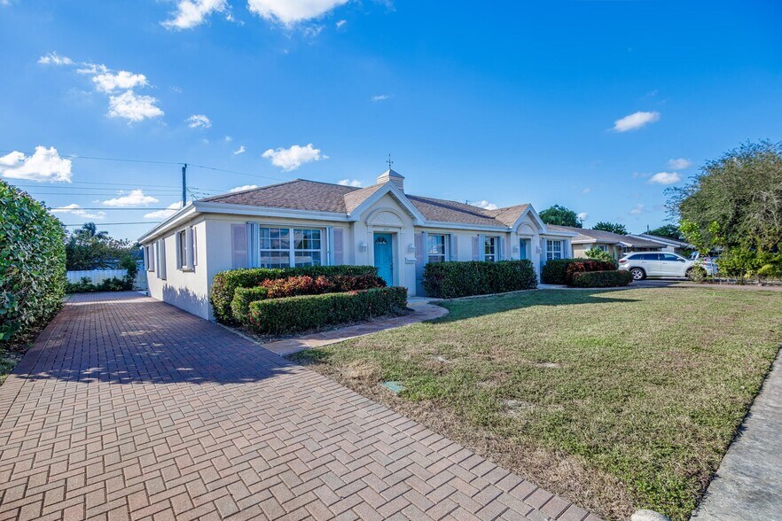 Building Photo - 527 W Jasmine Dr