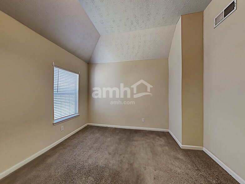 Building Photo - 233 Biltmore Way