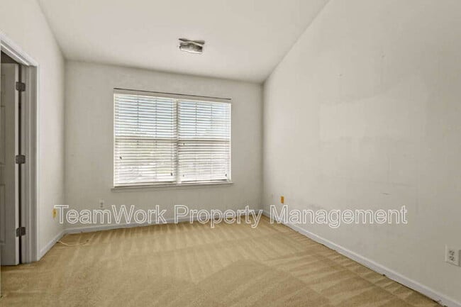 Building Photo - 412 Truman Dr