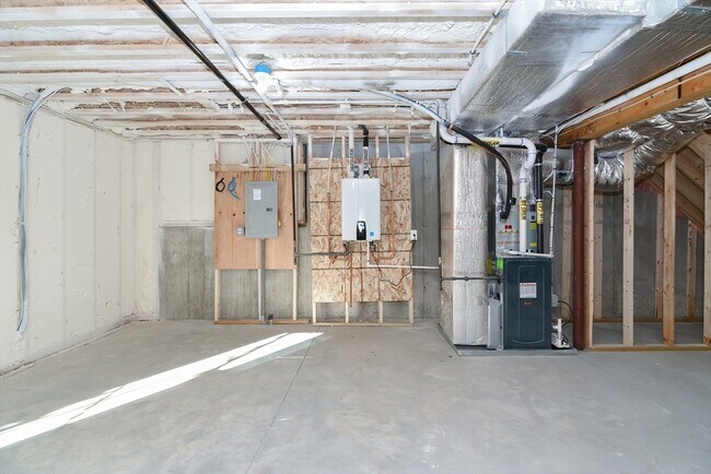 Building Photo - 76 Pouts Ln