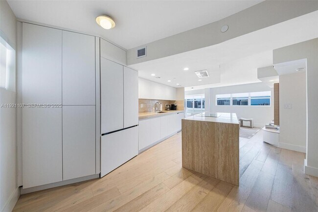 Building Photo - 1881 Washington Ave