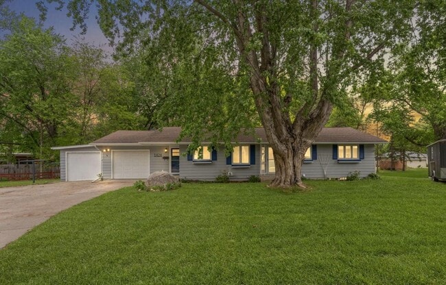 Building Photo - 1424 Vista Ln SW