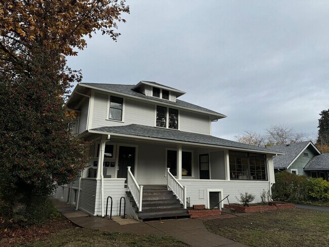 Building Photo - Studio in Downtown Eugene