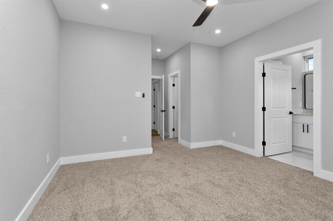 Building Photo - 6918 Dumble St