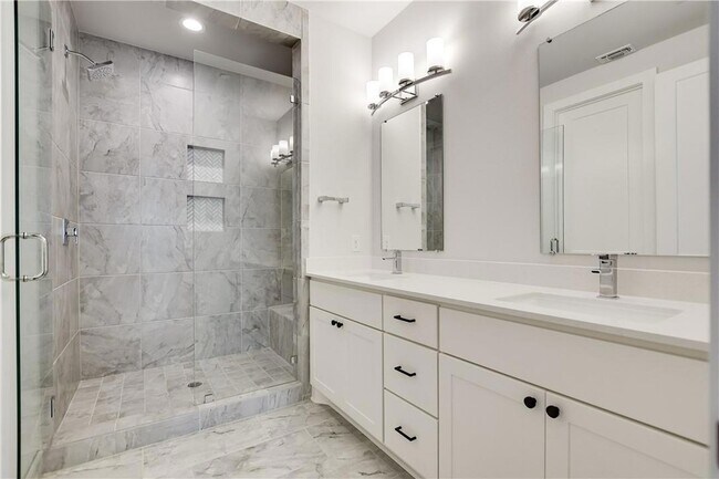 Building Photo - 3905 Vantage Dr