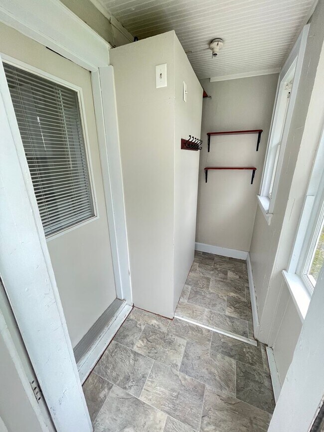 Building Photo - AVAILABLE NOW - 2 Bedroom, 1 Bath Brand ne...