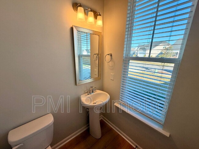 Building Photo - 456 Durwin Wy