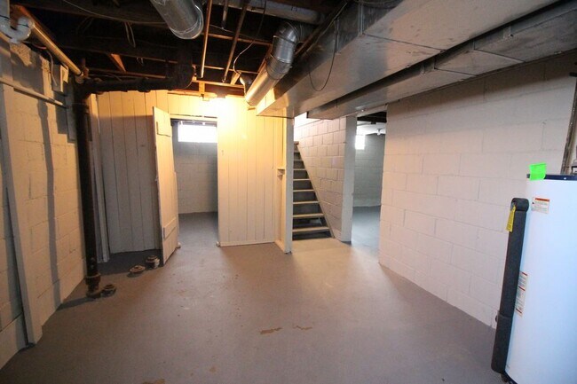Building Photo - Taylor Home for Rent
