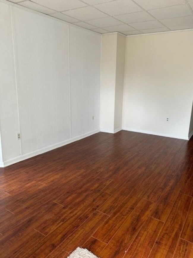 Building Photo - REMODELED, ONE LEVEL DUPLEX UNIT #2 IN JOH...