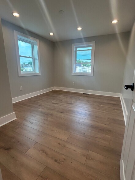 Building Photo - 1135 Agnew Dr