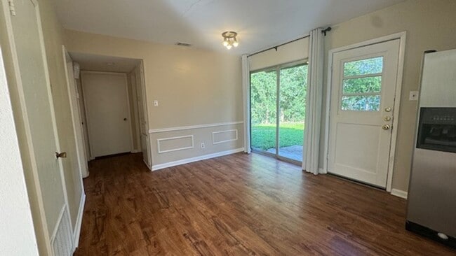Building Photo - Clean South Austin 3/1 House w/ Carport, Private fenced yard Near First St not far from Ben White