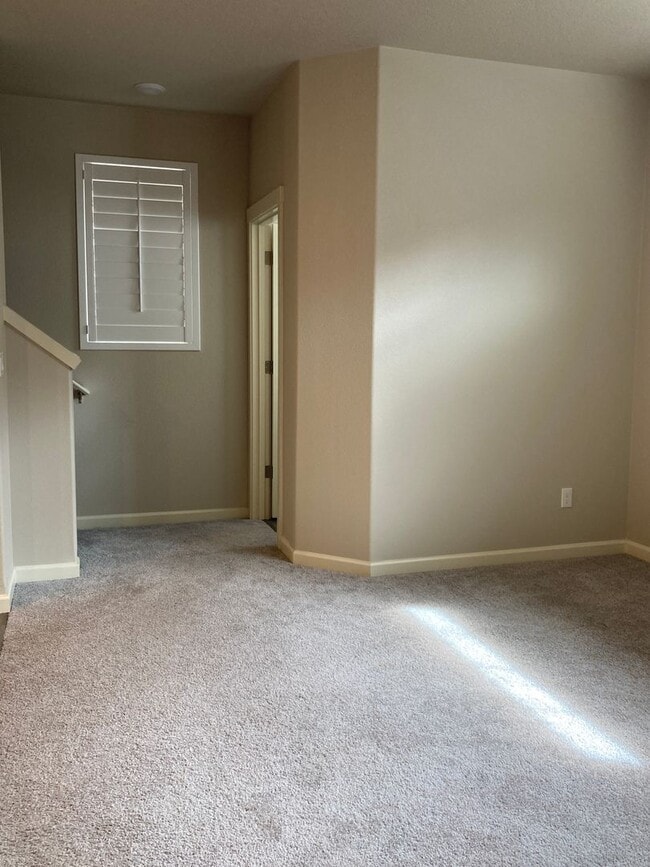 Building Photo - Beautiful Newer Home in Tigard