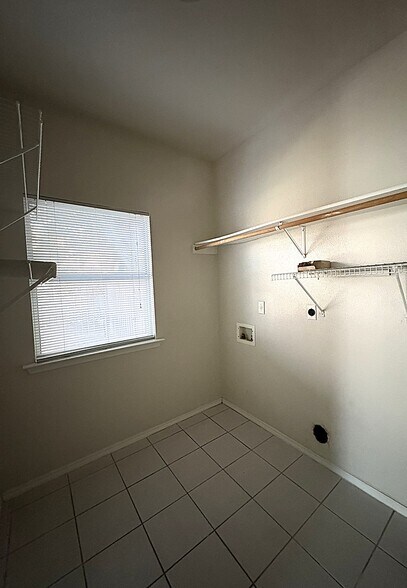 Building Photo - 2313 Modoc Dr