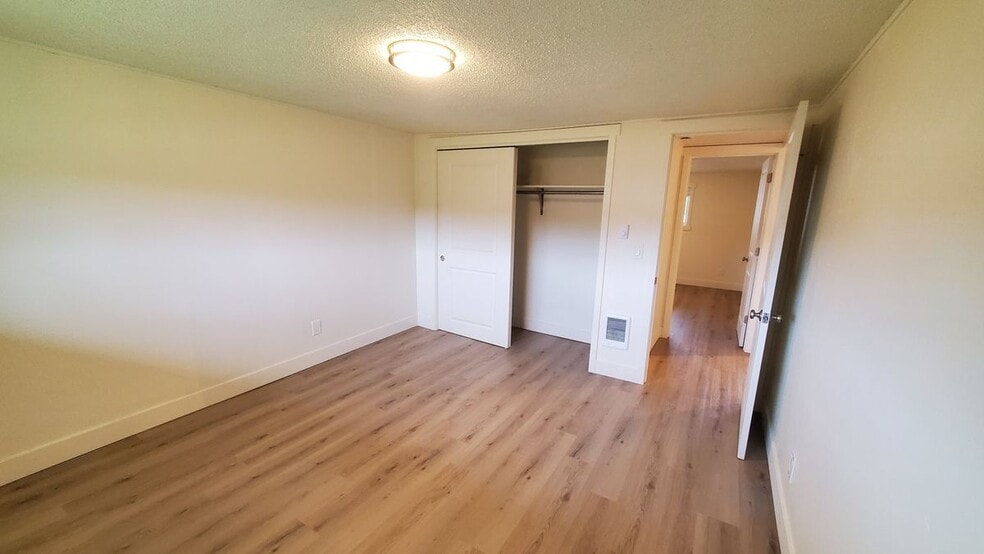 Building Photo - 15358 NE Dopp Rd