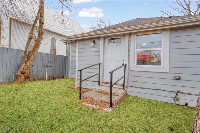 Building Photo - 805 W Owings St