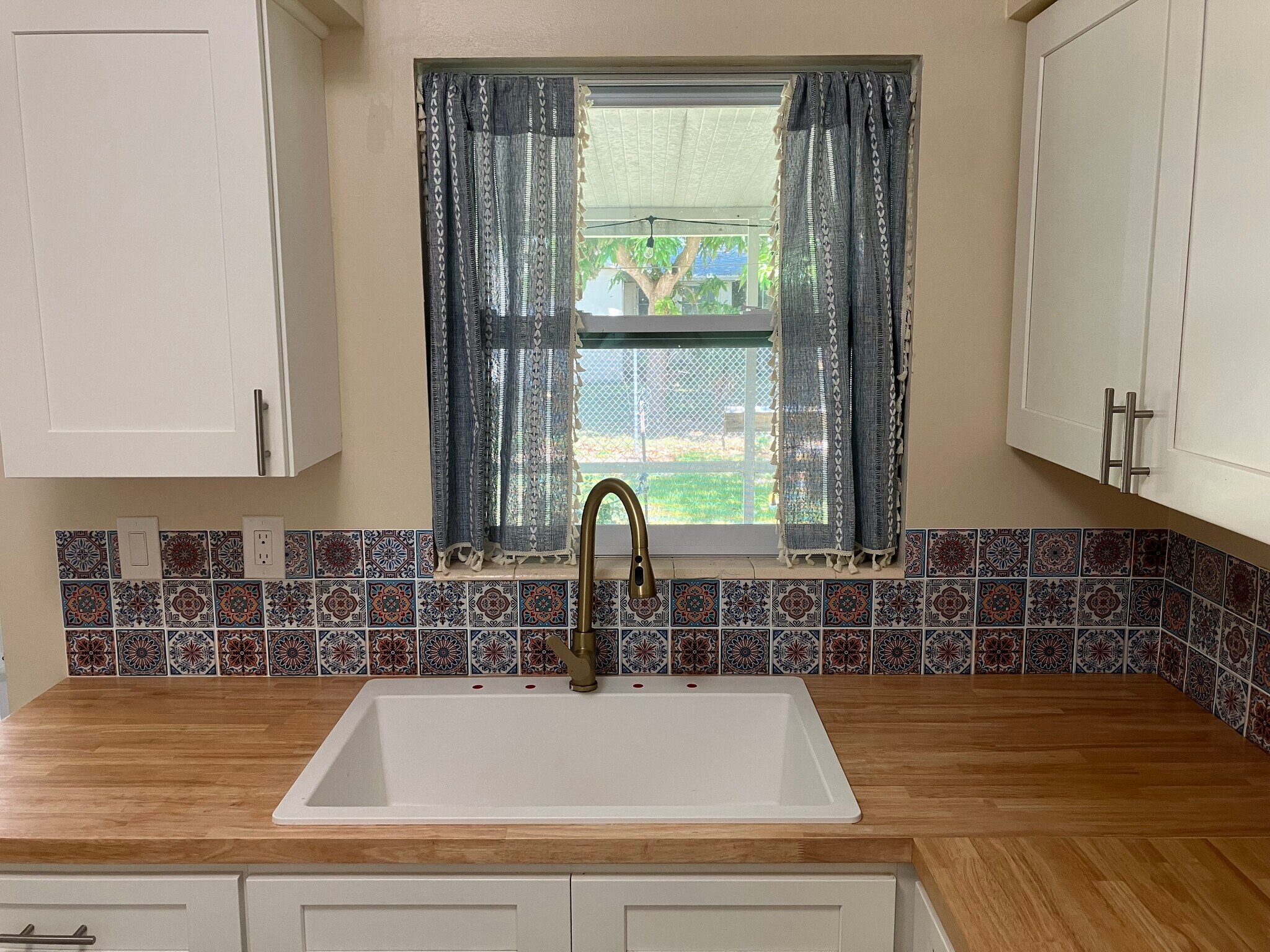 Building Photo - 913 Schumann Dr