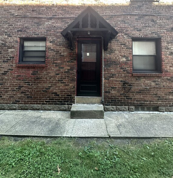 Building Photo - 807 S Braddock Ave