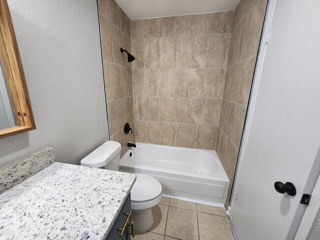 Building Photo - Move in ready. Fully remodeled