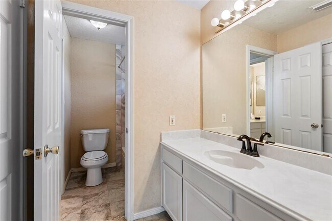 Building Photo - 2105 Spyglass Dr