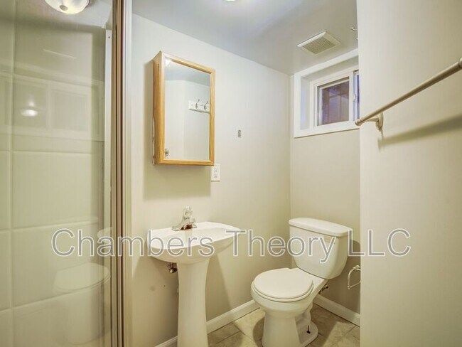 Building Photo - 1417 Downing St NE