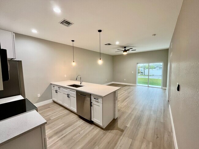 Building Photo - 10412 Pendleton Ave