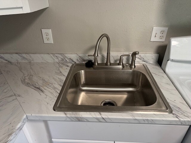 Building Photo - 3950 Turnpike Dr