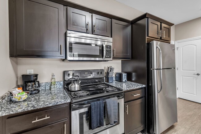 Building Photo - Lockwood Villas