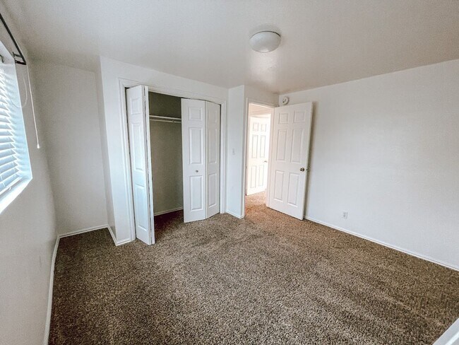 Building Photo - 493 W 300 S St
