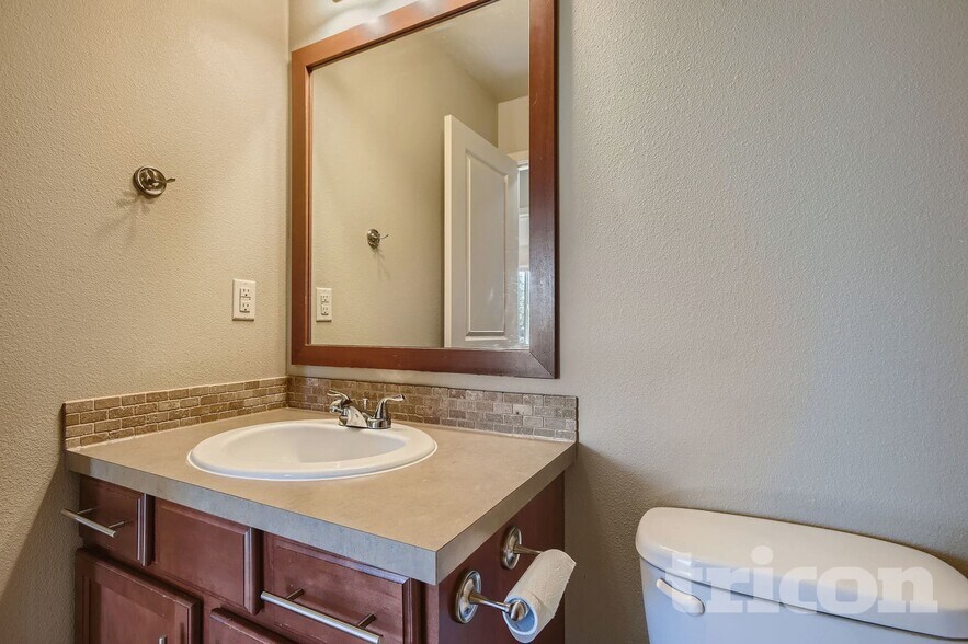 Building Photo - 20615 7th Ave Ct E