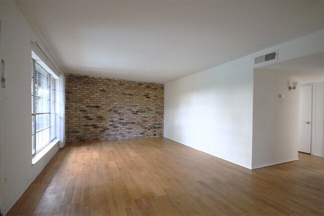 Building Photo - 600 Heights Blvd